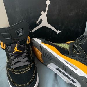 MEN Size 8 Jordan Spizike
